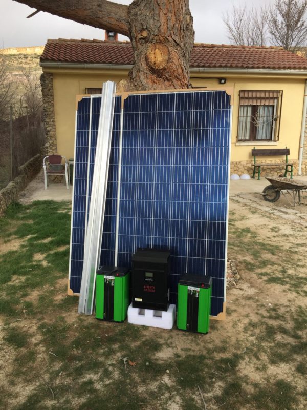 Kit solar fotovoltaico con baterías de lítio Cegasa e inversor solar con mppt