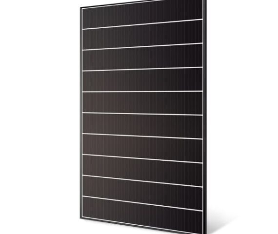 Panel solar fotovoltaico Recom de la serie Puma con tecnología shingled y silicio type-n
